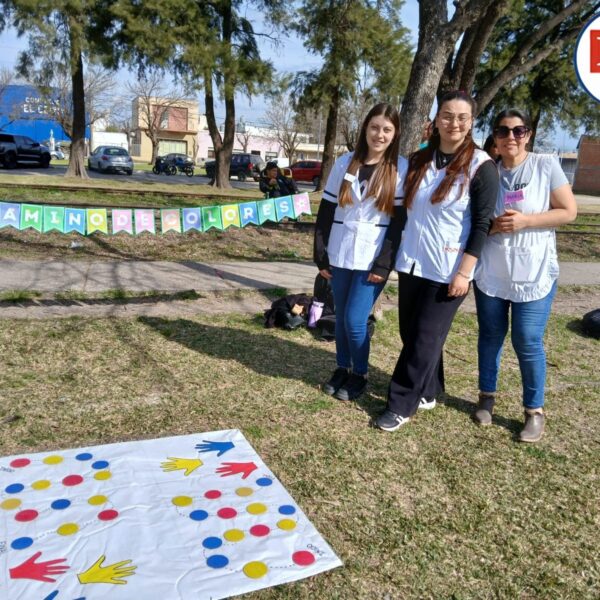 JUEGA, RÍE, CORRE, HAZ AMIGOS Y NUNCA DEJES DE SOÑAR