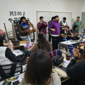 «LA MÚSICA ANDA SUELTA»
